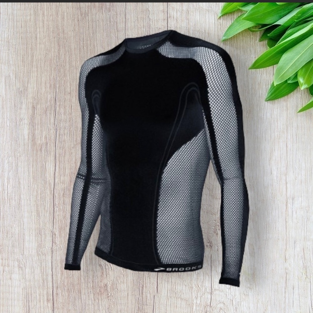 Brooks Equilibrium Base Long Sleeve Shirt in Black S/M